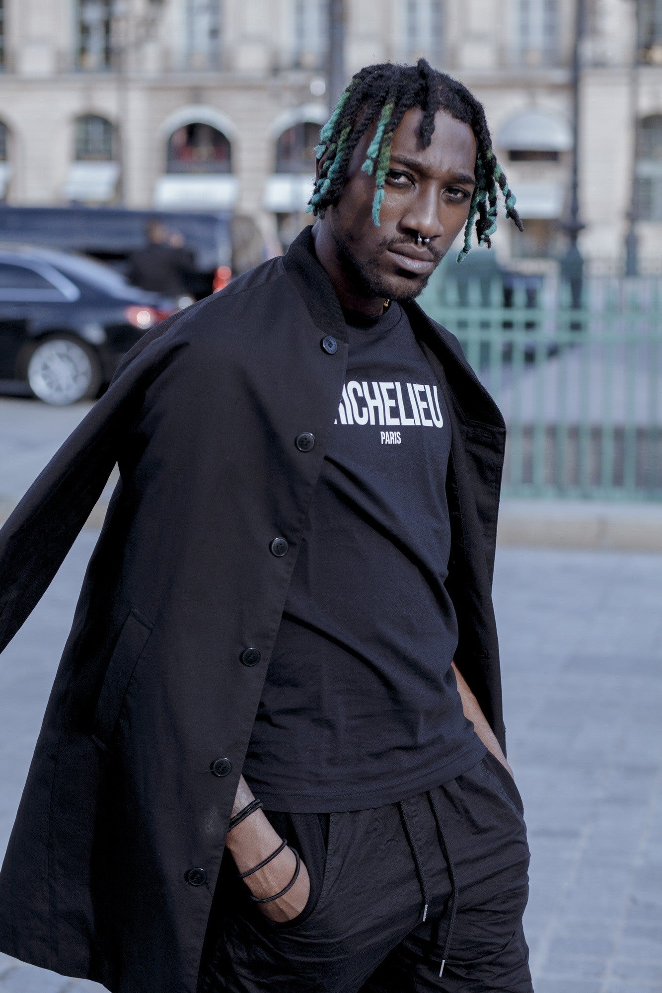 CLASSIC BLACK T-SHIRT